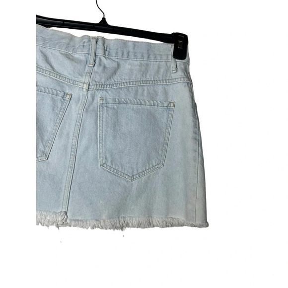 1775. FOREVER 21 LIGHT WASH DENIM JEAN SKIRT SIZE 24 FACTORY FRAYED‎ BOTTOM HEM - Picture 6 of 7